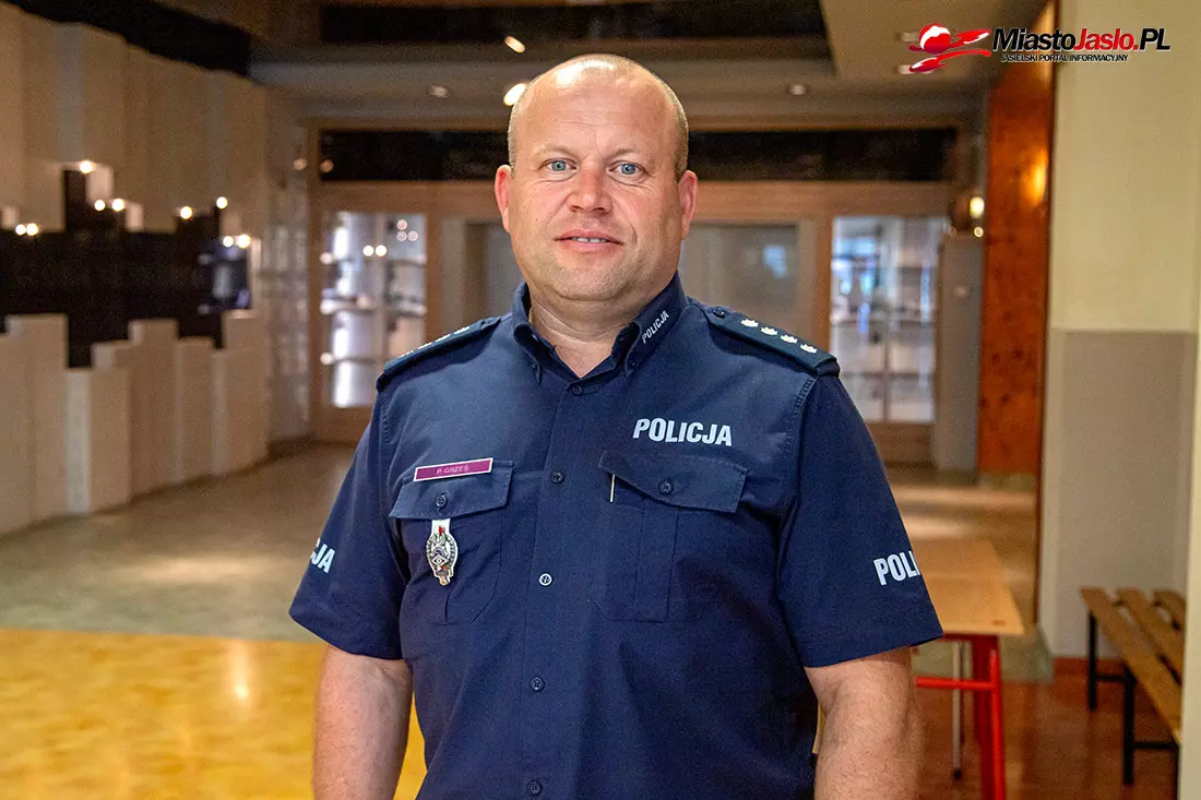 Nadkomisarz Paweł Grześ z Wydziału Ruchu Drogowego Komendy Wojewódzkiej Policji w Rzeszowie